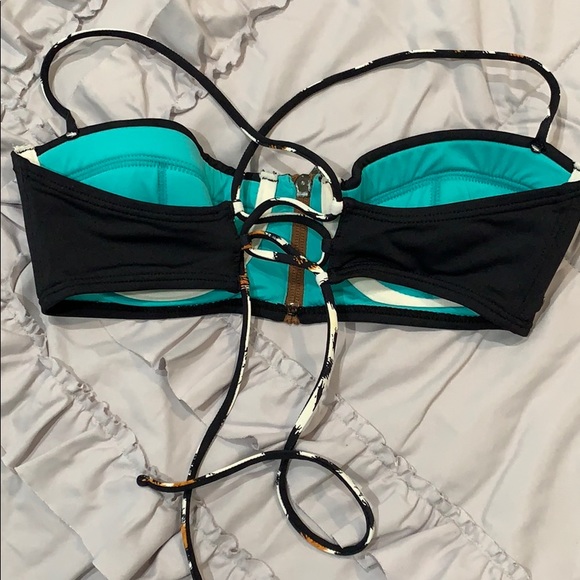 Bikini - Picture 4 of 4